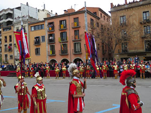 75&egrave; aniversari Associaci&oacute; de Jes&uacute;s Crucificat - Manaies de Girona. Vexillatio Gerundensis. Desfilada de 781 manaies pels carrers de Girona