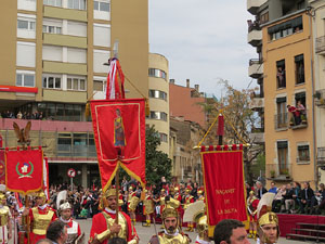 75&egrave; aniversari Associaci&oacute; de Jes&uacute;s Crucificat - Manaies de Girona. Vexillatio Gerundensis. Desfilada de 781 manaies pels carrers de Girona