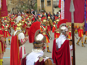 75&egrave; aniversari Associaci&oacute; de Jes&uacute;s Crucificat - Manaies de Girona. Vexillatio Gerundensis. Desfilada de 781 manaies pels carrers de Girona