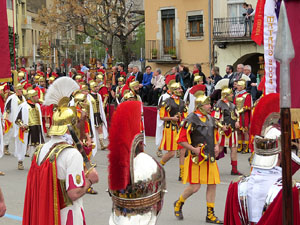 75&egrave; aniversari Associaci&oacute; de Jes&uacute;s Crucificat - Manaies de Girona. Vexillatio Gerundensis. Desfilada de 781 manaies pels carrers de Girona