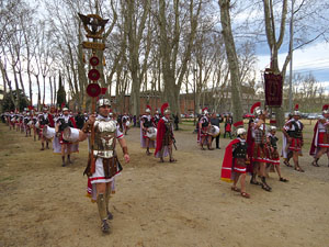 75&egrave; aniversari Associaci&oacute; de Jes&uacute;s Crucificat - Manaies de Girona. Vexillatio Gerundensis. Desfilada de 781 manaies pels carrers de Girona
