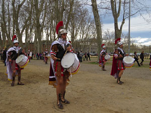 75&egrave; aniversari Associaci&oacute; de Jes&uacute;s Crucificat - Manaies de Girona. Vexillatio Gerundensis. Desfilada de 781 manaies pels carrers de Girona