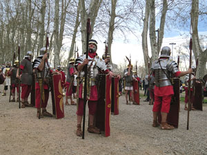 75&egrave; aniversari Associaci&oacute; de Jes&uacute;s Crucificat - Manaies de Girona. Vexillatio Gerundensis. Desfilada de 781 manaies pels carrers de Girona