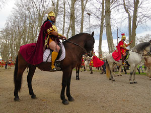 75&egrave; aniversari Associaci&oacute; de Jes&uacute;s Crucificat - Manaies de Girona. Vexillatio Gerundensis. Desfilada de 781 manaies pels carrers de Girona