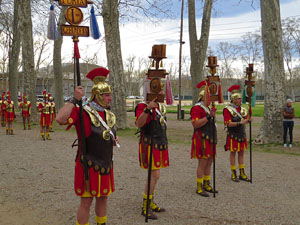 75&egrave; aniversari Associaci&oacute; de Jes&uacute;s Crucificat - Manaies de Girona. Vexillatio Gerundensis. Desfilada de 781 manaies pels carrers de Girona