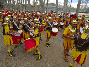 75&egrave; aniversari Associaci&oacute; de Jes&uacute;s Crucificat - Manaies de Girona. Vexillatio Gerundensis. Desfilada de 781 manaies pels carrers de Girona