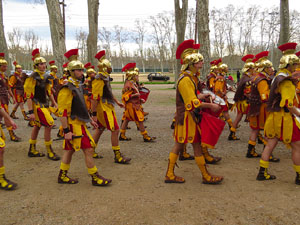 75&egrave; aniversari Associaci&oacute; de Jes&uacute;s Crucificat - Manaies de Girona. Vexillatio Gerundensis. Desfilada de 781 manaies pels carrers de Girona