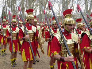 75&egrave; aniversari Associaci&oacute; de Jes&uacute;s Crucificat - Manaies de Girona. Vexillatio Gerundensis. Desfilada de 781 manaies pels carrers de Girona