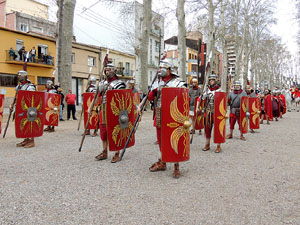 75&egrave; aniversari Associaci&oacute; de Jes&uacute;s Crucificat - Manaies de Girona. Vexillatio Gerundensis. Desfilada de 781 manaies pels carrers de Girona