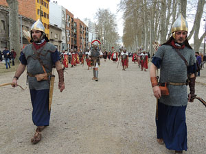 75&egrave; aniversari Associaci&oacute; de Jes&uacute;s Crucificat - Manaies de Girona. Vexillatio Gerundensis. Desfilada de 781 manaies pels carrers de Girona