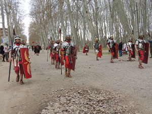 75&egrave; aniversari Associaci&oacute; de Jes&uacute;s Crucificat - Manaies de Girona. Vexillatio Gerundensis. Desfilada de 781 manaies pels carrers de Girona