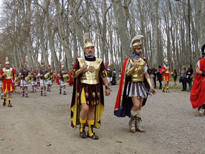75&egrave; aniversari Associaci&oacute; de Jes&uacute;s Crucificat - Manaies de Girona. Vexillatio Gerundensis. Desfilada de 781 manaies pels carrers de Girona