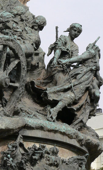 La Condesa de Bureta y otras hero&iacute;nas arrastrando una pieza de artiller&iacute;a en el Monumento a los Sitios. Zaragoza