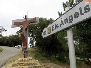 La Creu dels &Agrave;ngels, escultura de Max Var&eacute;s