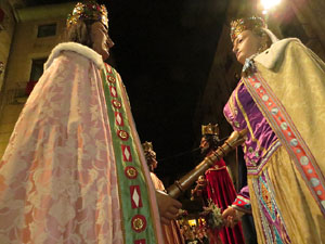 Fires de Girona 2014. Ballades de capgrossos, gegants i &Agrave;guila de la ciutat a la pla&ccedil;a del Vi