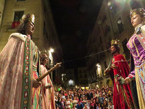 Fires de Girona 2014. Ballades de capgrossos, gegants i &Agrave;guila de la ciutat a la pla&ccedil;a del Vi