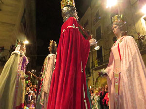 Fires de Girona 2014. Ballades de capgrossos, gegants i &Agrave;guila de la ciutat a la pla&ccedil;a del Vi