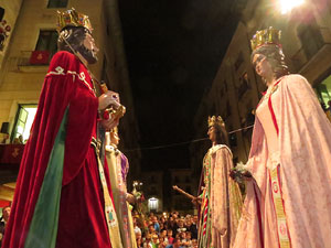 Fires de Girona 2014. Ballades de capgrossos, gegants i &Agrave;guila de la ciutat a la pla&ccedil;a del Vi