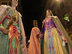 Fires de Girona 2014. Ballades de capgrossos, gegants i &Agrave;guila de la ciutat a la pla&ccedil;a del Vi