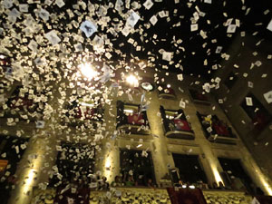 Fires de Girona 2014. Ballades de capgrossos, gegants i &Agrave;guila de la ciutat a la pla&ccedil;a del Vi