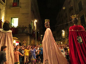 Fires de Girona 2014. Ballades de capgrossos, gegants i &Agrave;guila de la ciutat a la pla&ccedil;a del Vi