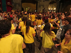 Fires de Girona 2014. Ballades de capgrossos, gegants i &Agrave;guila de la ciutat a la pla&ccedil;a del Vi