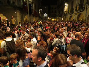 Fires de Girona 2014. Ballades de capgrossos, gegants i &Agrave;guila de la ciutat a la pla&ccedil;a del Vi