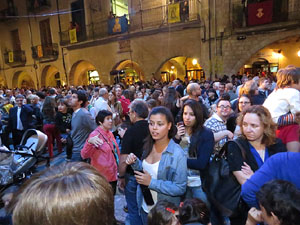 Fires de Girona 2014. Ballades de capgrossos, gegants i &Agrave;guila de la ciutat a la pla&ccedil;a del Vi