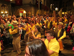 Fires de Girona 2014. Ballades de capgrossos, gegants i &Agrave;guila de la ciutat a la pla&ccedil;a del Vi