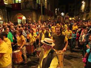 Fires de Girona 2014. Ballades de capgrossos, gegants i &Agrave;guila de la ciutat a la pla&ccedil;a del Vi