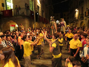 Fires de Girona 2014. Ballades de capgrossos, gegants i &Agrave;guila de la ciutat a la pla&ccedil;a del Vi