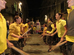 Fires de Girona 2014. Ballades de capgrossos, gegants i &Agrave;guila de la ciutat a la pla&ccedil;a del Vi