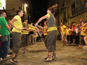 Fires de Girona 2014. Ballades de capgrossos, gegants i &Agrave;guila de la ciutat a la pla&ccedil;a del Vi