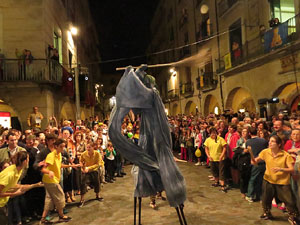 Fires de Girona 2014. Ballades de capgrossos, gegants i &Agrave;guila de la ciutat a la pla&ccedil;a del Vi