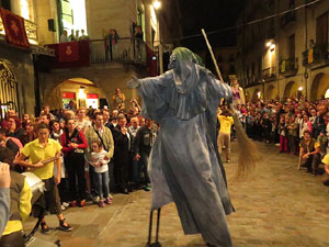 Fires de Girona 2014. Ballades de capgrossos, gegants i &Agrave;guila de la ciutat a la pla&ccedil;a del Vi