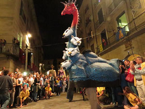 Fires de Girona 2014. Ballades de capgrossos, gegants i &Agrave;guila de la ciutat a la pla&ccedil;a del Vi