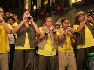 Fires de Girona 2014. Ballades de capgrossos, gegants i &Agrave;guila de la ciutat a la pla&ccedil;a del Vi
