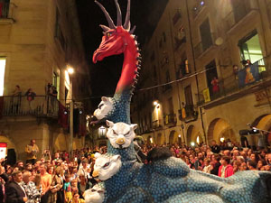 Fires de Girona 2014. Ballades de capgrossos, gegants i &Agrave;guila de la ciutat a la pla&ccedil;a del Vi