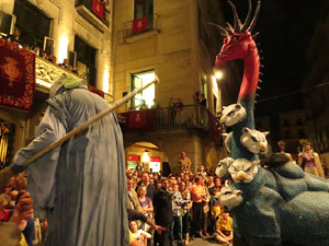 Fires de Girona 2014. Ballades de capgrossos, gegants i &Agrave;guila de la ciutat a la pla&ccedil;a del Vi