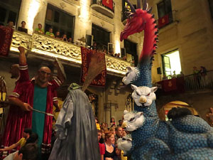 Fires de Girona 2014. Ballades de capgrossos, gegants i &Agrave;guila de la ciutat a la pla&ccedil;a del Vi