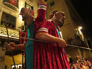 Fires de Girona 2014. Ballades de capgrossos, gegants i &Agrave;guila de la ciutat a la pla&ccedil;a del Vi