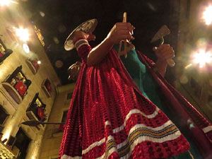 Fires de Girona 2014. Ballades de capgrossos, gegants i &Agrave;guila de la ciutat a la pla&ccedil;a del Vi
