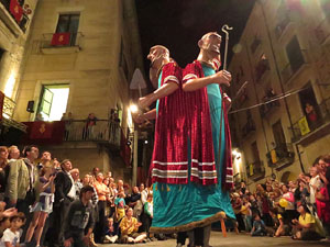 Fires de Girona 2014. Ballades de capgrossos, gegants i &Agrave;guila de la ciutat a la pla&ccedil;a del Vi