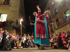 Fires de Girona 2014. Ballades de capgrossos, gegants i &Agrave;guila de la ciutat a la pla&ccedil;a del Vi