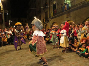 Fires de Girona 2014. Ballades de capgrossos, gegants i &Agrave;guila de la ciutat a la pla&ccedil;a del Vi