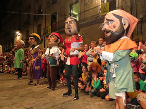 Fires de Girona 2014. Ballades de capgrossos, gegants i &Agrave;guila de la ciutat a la pla&ccedil;a del Vi