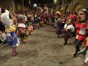 Fires de Girona 2014. Ballades de capgrossos, gegants i &Agrave;guila de la ciutat a la pla&ccedil;a del Vi