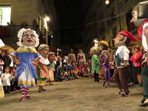 Fires de Girona 2014. Ballades de capgrossos, gegants i &Agrave;guila de la ciutat a la pla&ccedil;a del Vi
