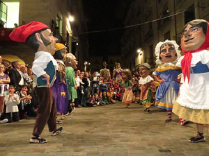 Fires de Girona 2014. Ballades de capgrossos, gegants i &Agrave;guila de la ciutat a la pla&ccedil;a del Vi