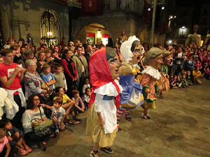 Fires de Girona 2014. Ballades de capgrossos, gegants i &Agrave;guila de la ciutat a la pla&ccedil;a del Vi